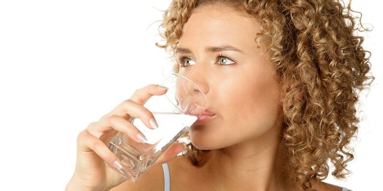 На питьевой диете следует употреблять 1, 5 литра очищенной воды в дополнение к другим жидкостям. 
